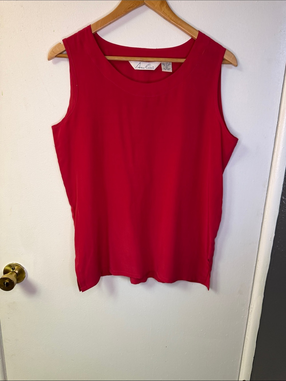 100% Silk Anne Carson Vintage Red Sleeveless Scoop Neck Tank
